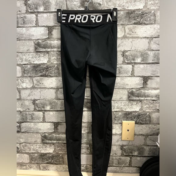 Nike Pro Leggings - Picture 2 of 4